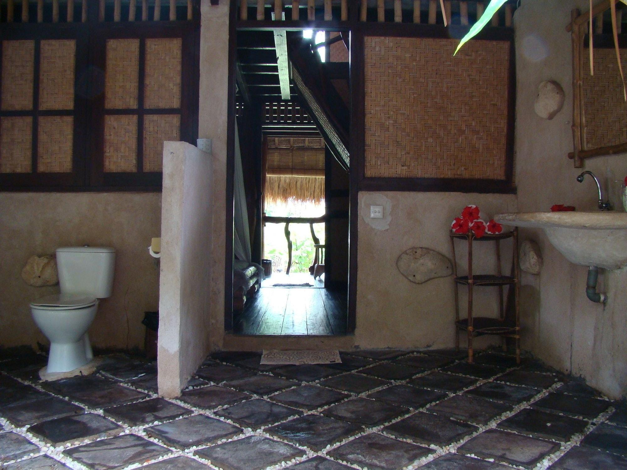 Flower Bud Bungalow Pecatu  Exterior photo