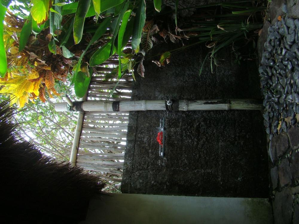 Flower Bud Bungalow Pecatu  Exterior photo