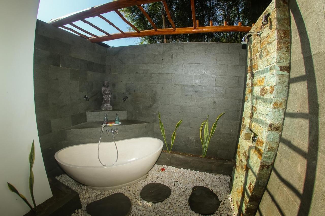 Flower Bud Bungalow Pecatu  Exterior photo
