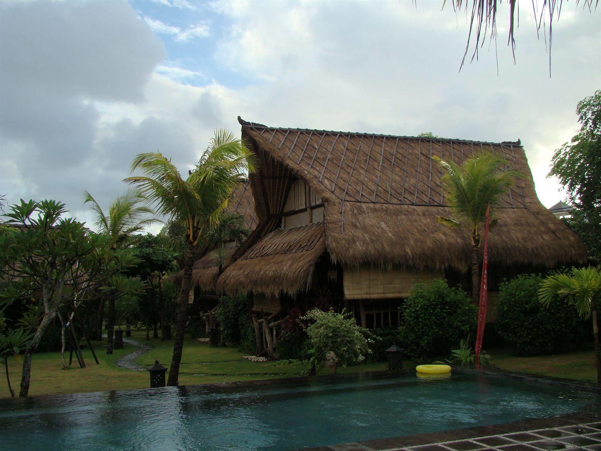 Flower Bud Bungalow Pecatu  Exterior photo