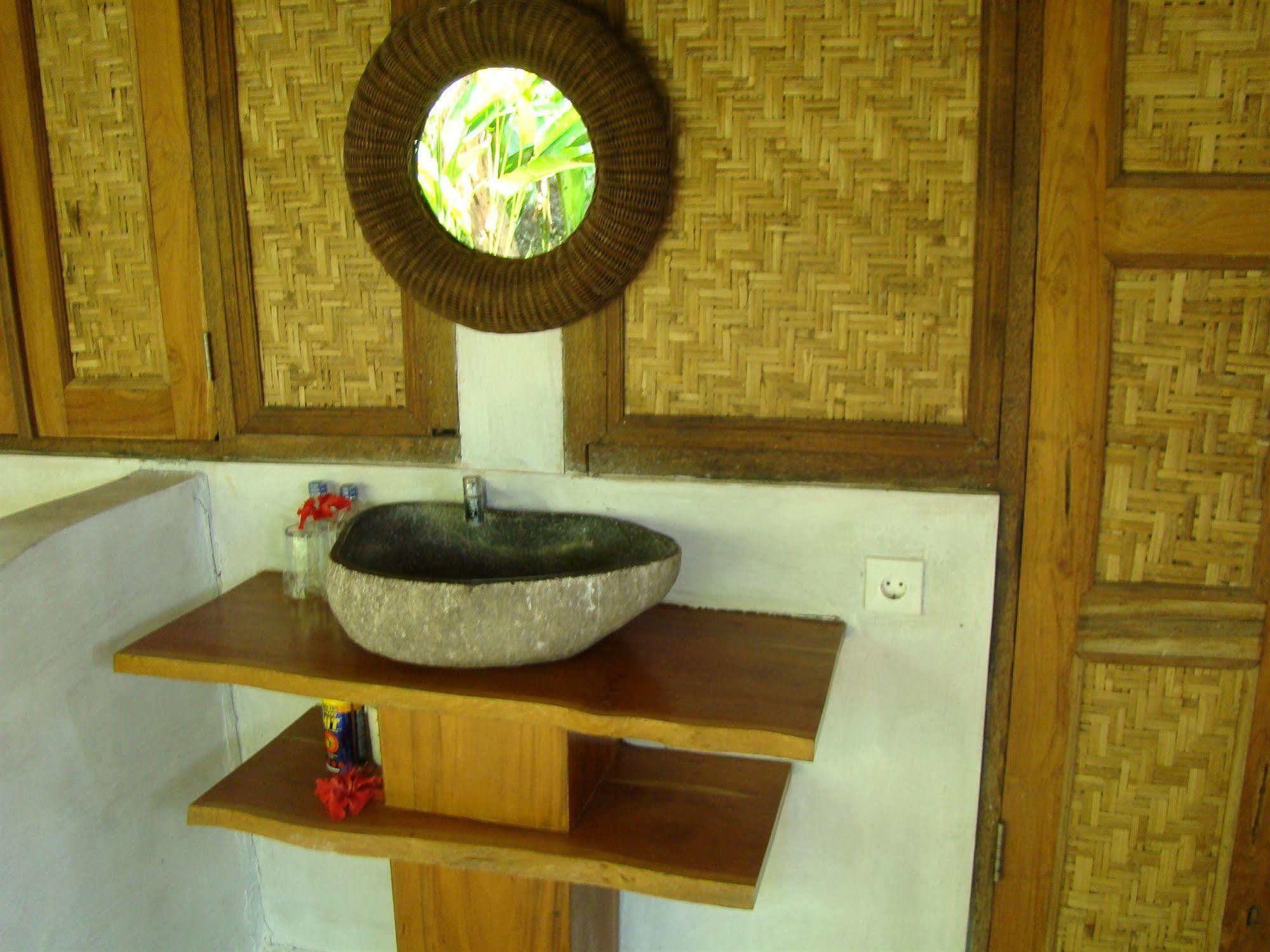 Flower Bud Bungalow Pecatu  Exterior photo