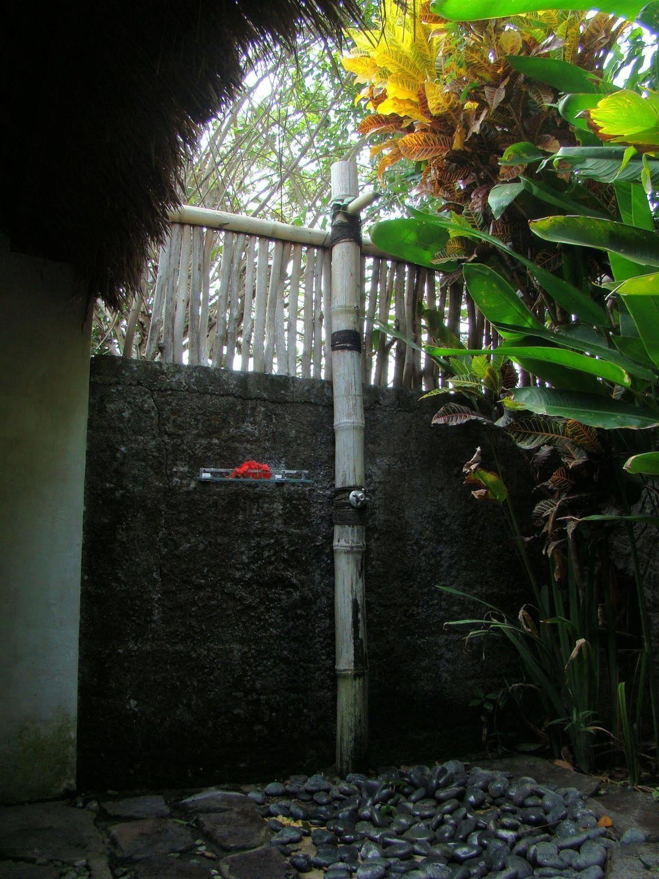 Flower Bud Bungalow Pecatu  Exterior photo