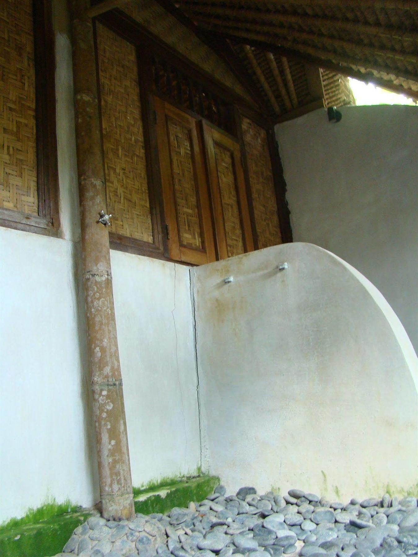 Flower Bud Bungalow Pecatu  Exterior photo