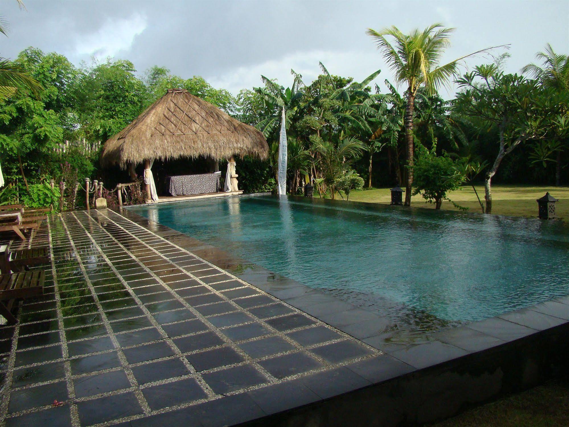 Flower Bud Bungalow Pecatu  Exterior photo