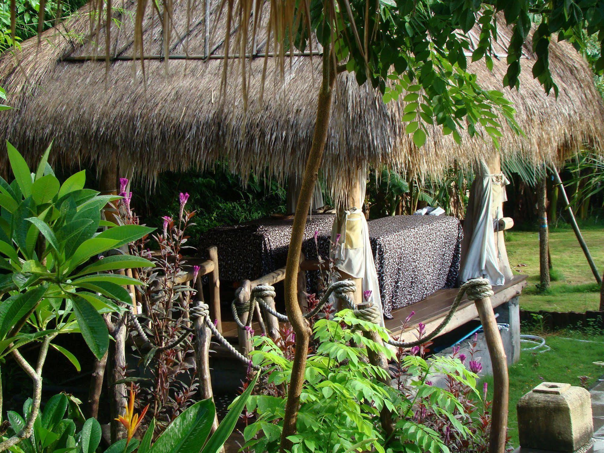 Flower Bud Bungalow Pecatu  Exterior photo
