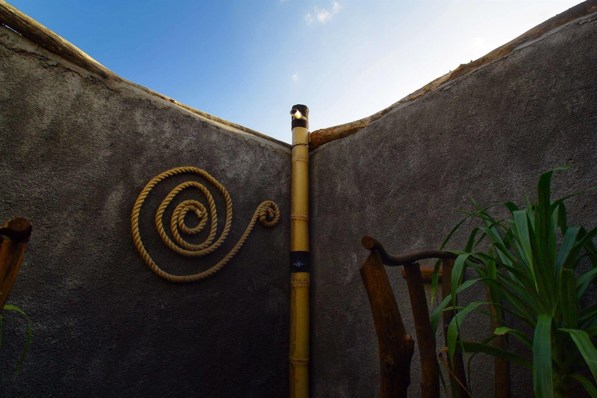 Flower Bud Bungalow Pecatu  Exterior photo